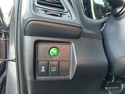 Used 2021 Honda HR-V LX image 13