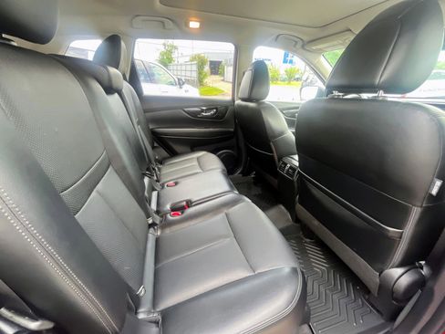 Used 2017 Nissan Rogue SL w/ SL Premium Package image 12