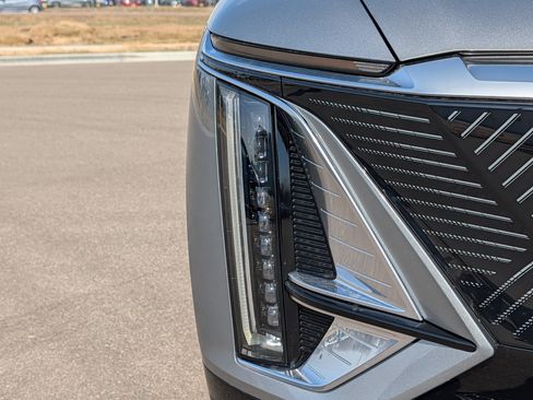 Used 2026 Cadillac Lyriq Luxury w/ LPO, Floor Liner Package AWD/4WD image 14
