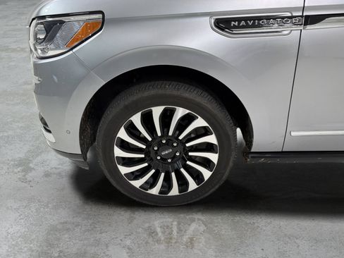 Used 2024 Lincoln Navigator Black Label AWD/4WD image 9