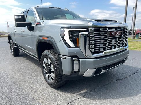 Used 2026 GMC Sierra 2500 Denali w/ Denali Reserve Package image 3