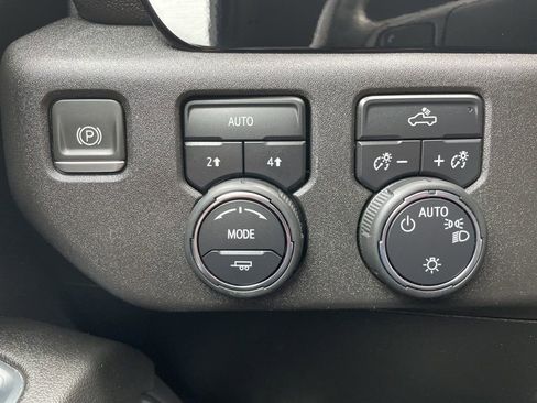 Used 2023 Chevrolet Silverado 1500 LT AWD/4WD image 27