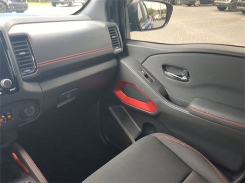 Used 2024 Nissan Frontier Pro-X image 6