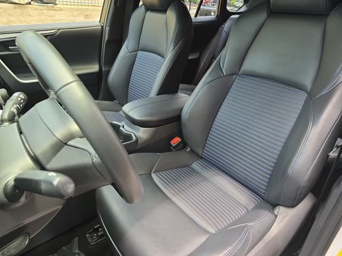 Used 2025 Toyota RAV4 XSE AWD/4WD image 14