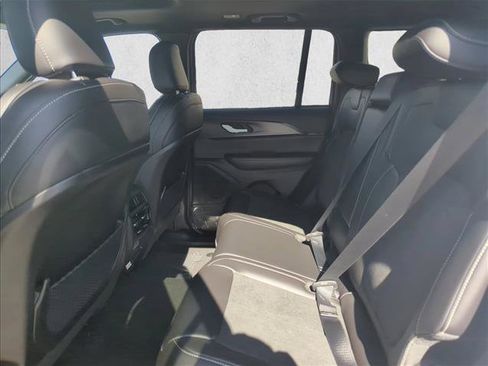 New 2025 Jeep Grand Cherokee Altitude image 13