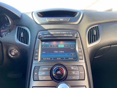 Used 2012 Hyundai Genesis 3.8 RWD image 20