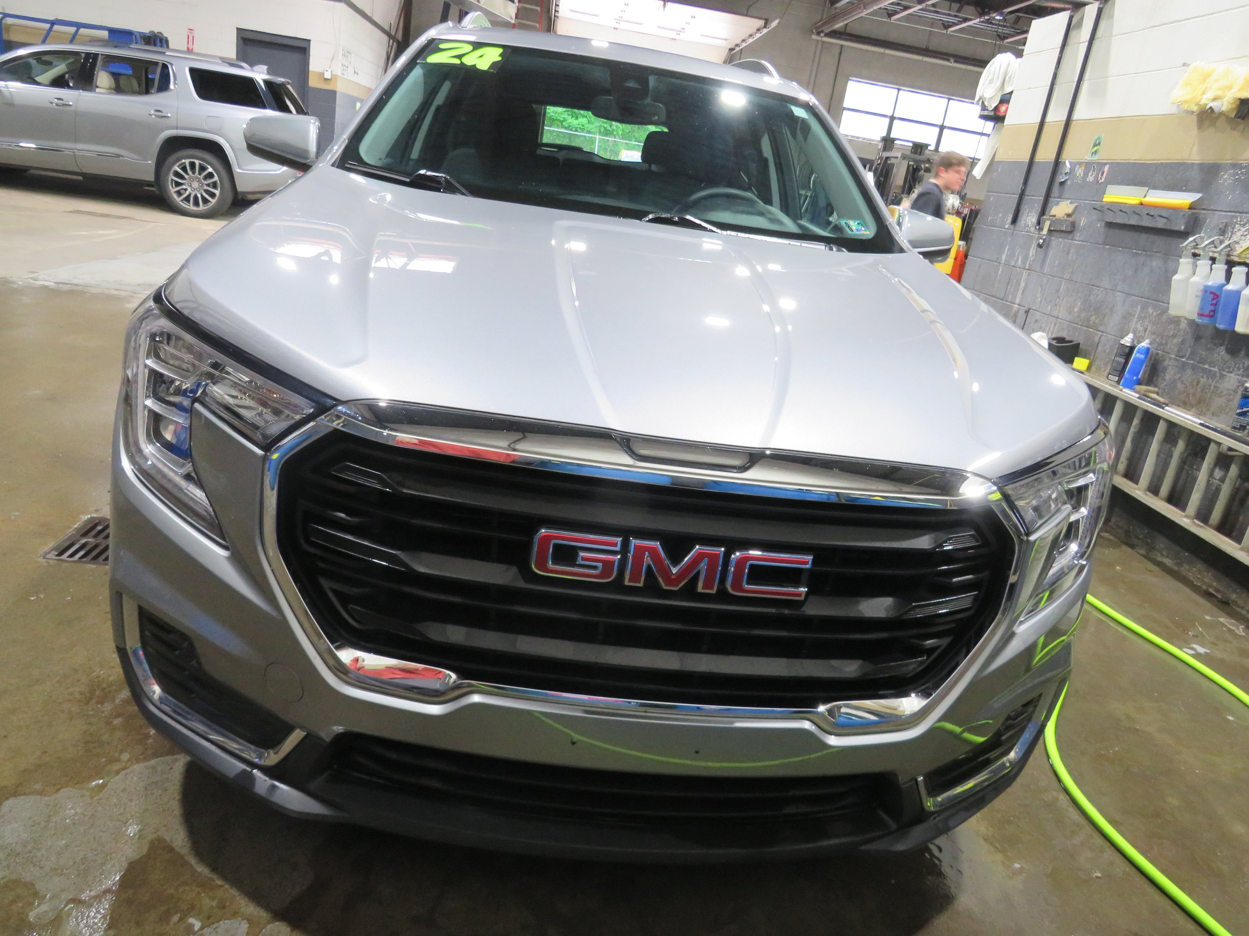 Used 2024 GMC Terrain SLE w/ Driver Convenience Package AWD/4WD image 2
