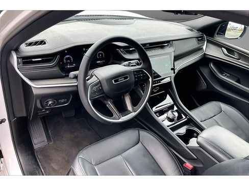 Certified 2026 Jeep Grand Cherokee Limited AWD/4WD image 16