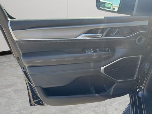 New 2026 Jeep Grand Wagoneer L 2WD image 25
