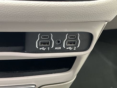 Used 2021 Chrysler Pacifica Touring-L w/ Premium & Safety Sphere Group image 25