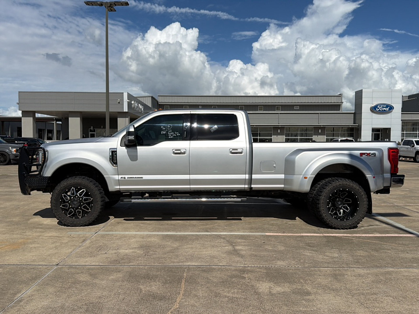 Used 2019 Ford F350 Lariat w/ Lariat Ultimate Package AWD/4WD image 4