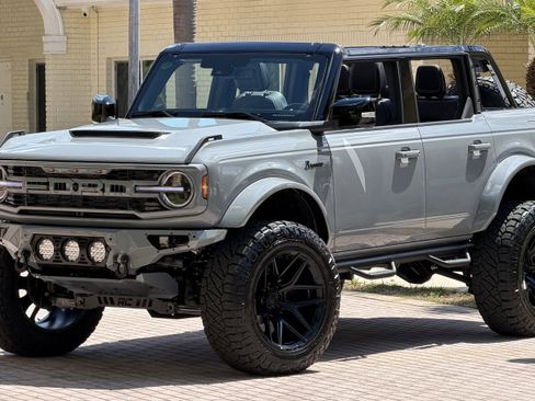 Used 2025 Ford Bronco Outer Banks AWD/4WD image 14