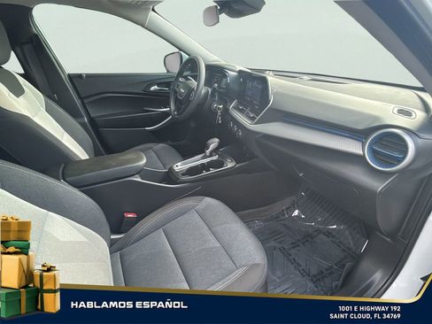 Used 2025 Chevrolet Trax LS w/ LS Convenience Package image 30