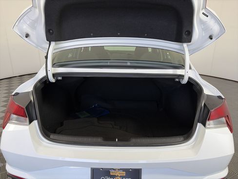 Certified 2022 Hyundai Elantra SEL FWD image 14
