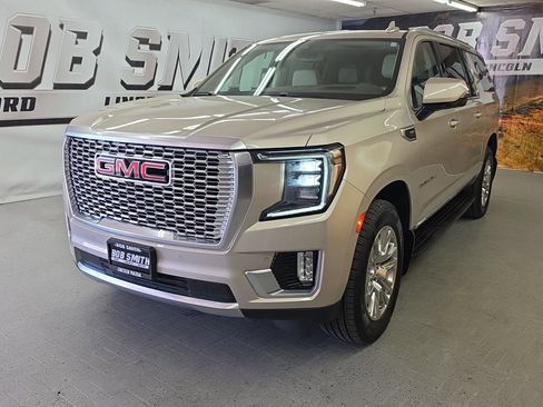 Used 2022 GMC Yukon XL Denali AWD/4WD image 18