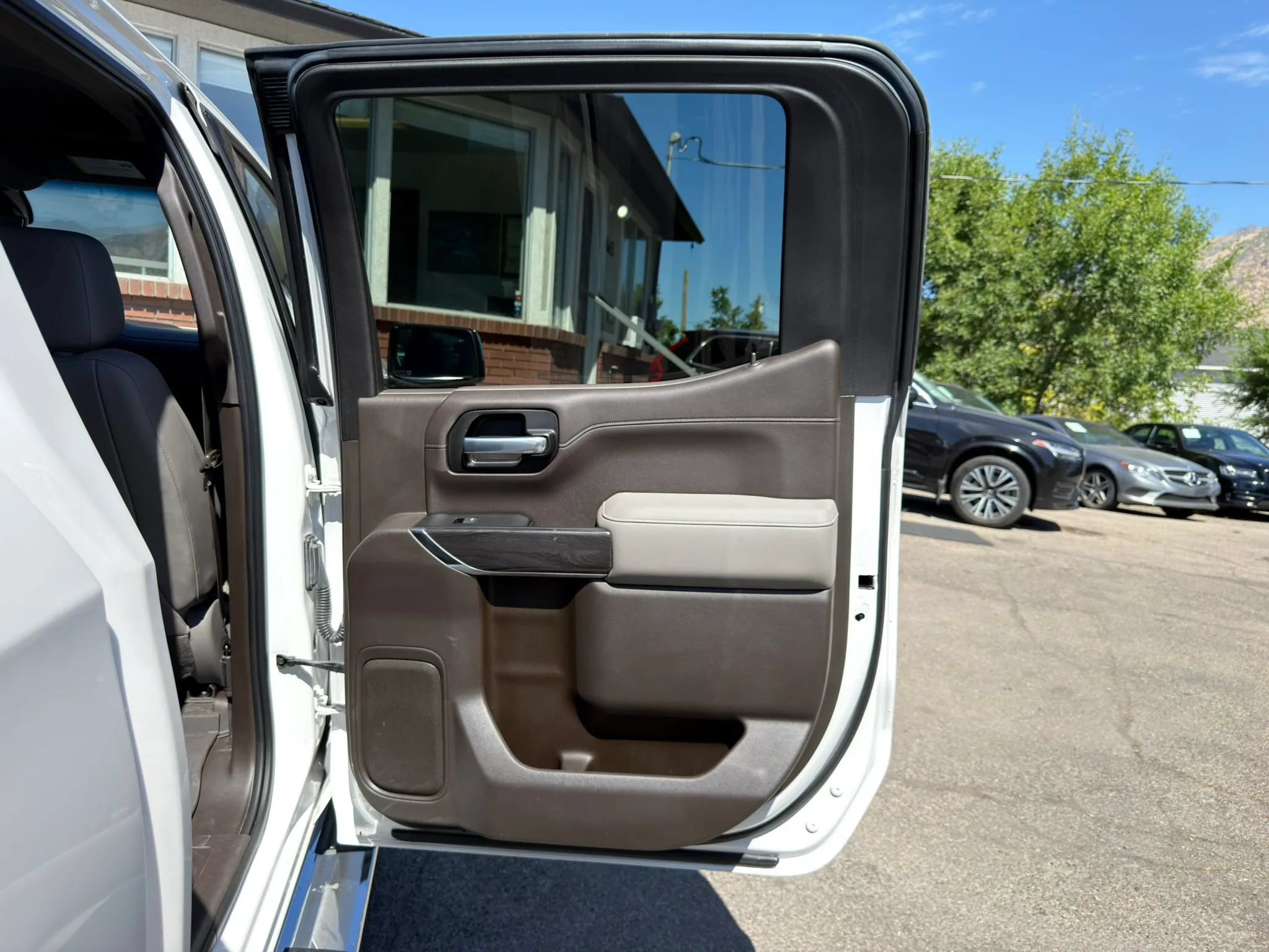 Used 2019 Chevrolet Silverado 1500 LTZ w/ LTZ Plus Package AWD/4WD image 16