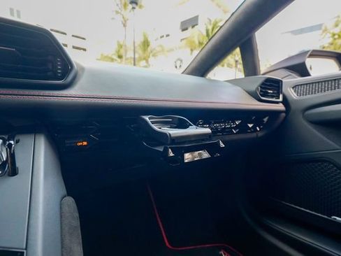 Used 2022 Lamborghini Huracan EVO image 74
