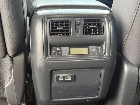 Used 2020 Nissan Pathfinder SV image 16