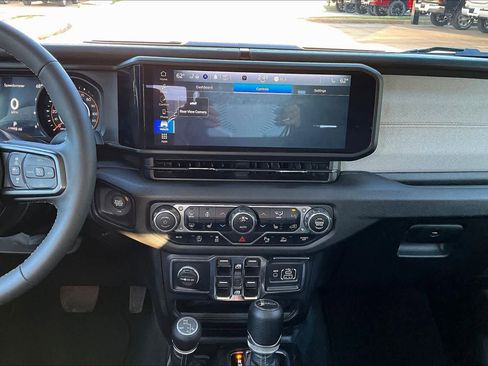 Certified 2024 Jeep Gladiator Sport image 7