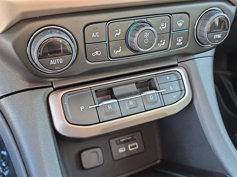 Used 2023 GMC Acadia Denali w/ Denali Ultimate Package image 16