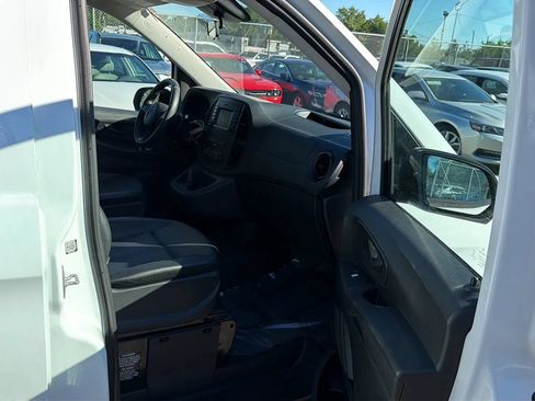 Used 2017 Mercedes-Benz Metris Passenger w/ Appearance Package image 21