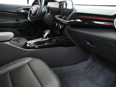 Used 2024 Chevrolet Trax RS w/ Sunroof Package image 29