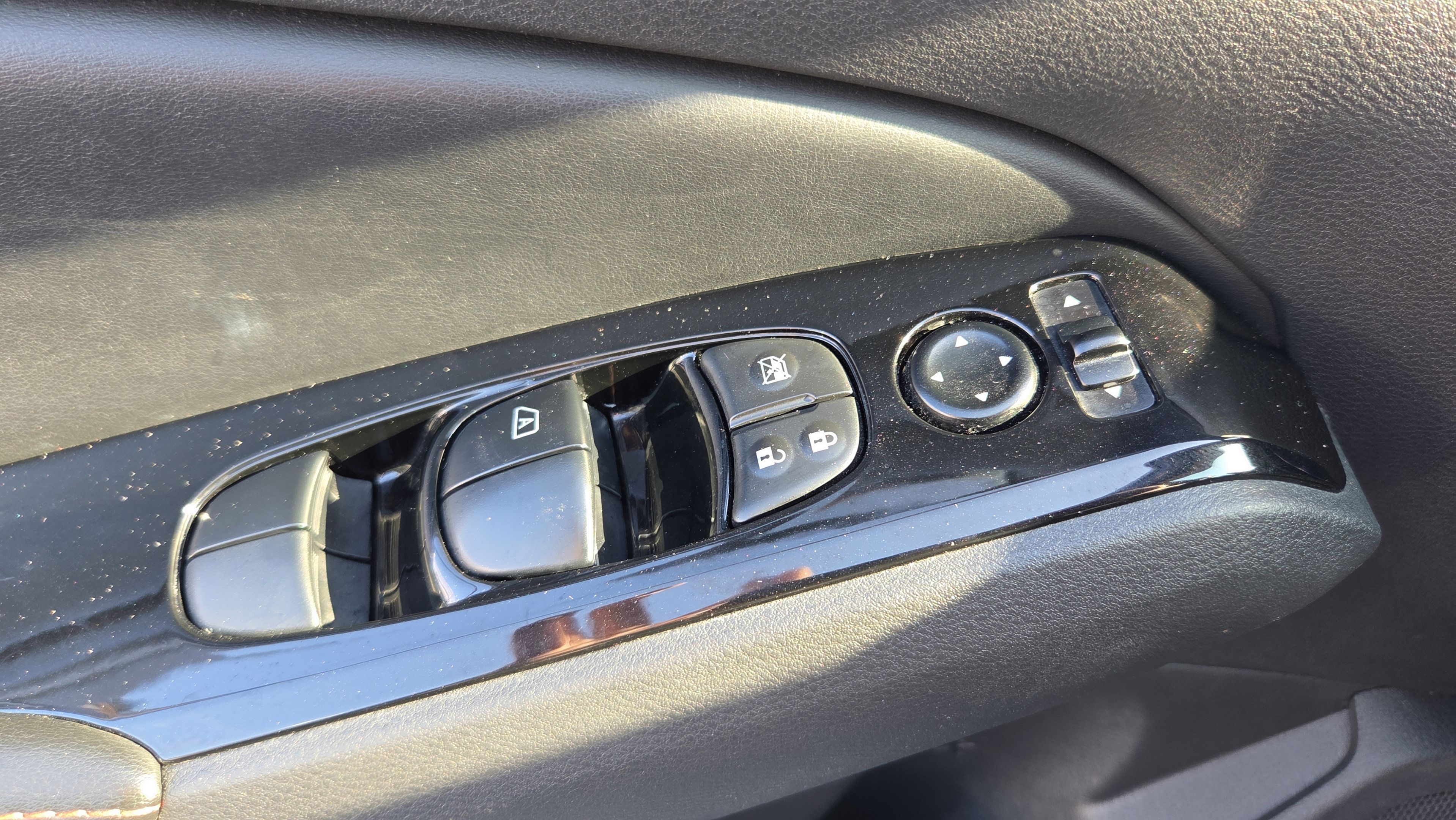 Used 2024 Nissan Altima 2.5 SR FWD image 25