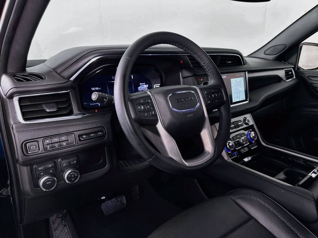Used 2023 GMC Yukon XL Denali AWD/4WD image 9