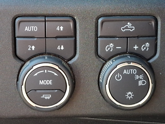 Used 2024 Chevrolet Silverado 1500 LT w/ Z71 Off-Road Package AWD/4WD image 9