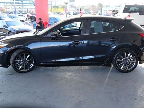 Used 2018 MAZDA MAZDA3 Touring w/ Appearance Package image 8
