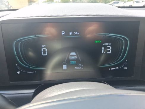 Used 2025 Kia Niro LX FWD image 2