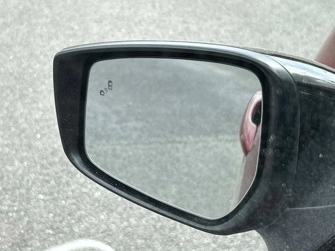 Used 2025 Nissan Versa SR w/ Trunk Package image 15