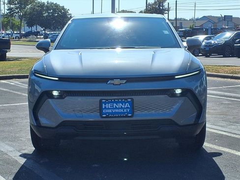 Used 2025 Chevrolet Equinox EV LT image 2