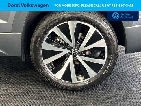 Certified 2024 Volkswagen Taos SE FWD image 11