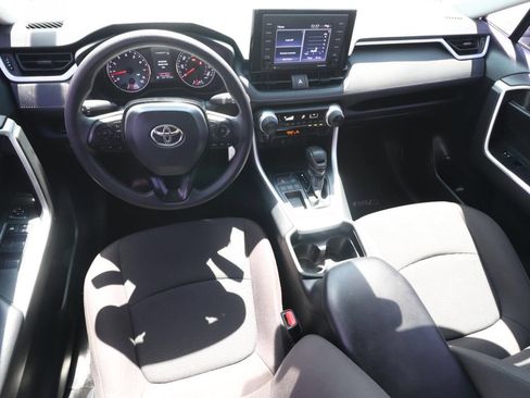 Used 2021 Toyota RAV4 LE FWD image 6