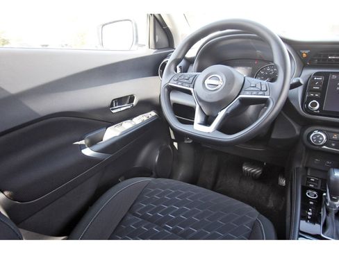 Used 2024 Nissan Kicks SV image 11