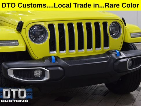 Used 2022 Jeep Wrangler Unlimited Sahara w/ Cold Weather Group AWD/4WD image 15