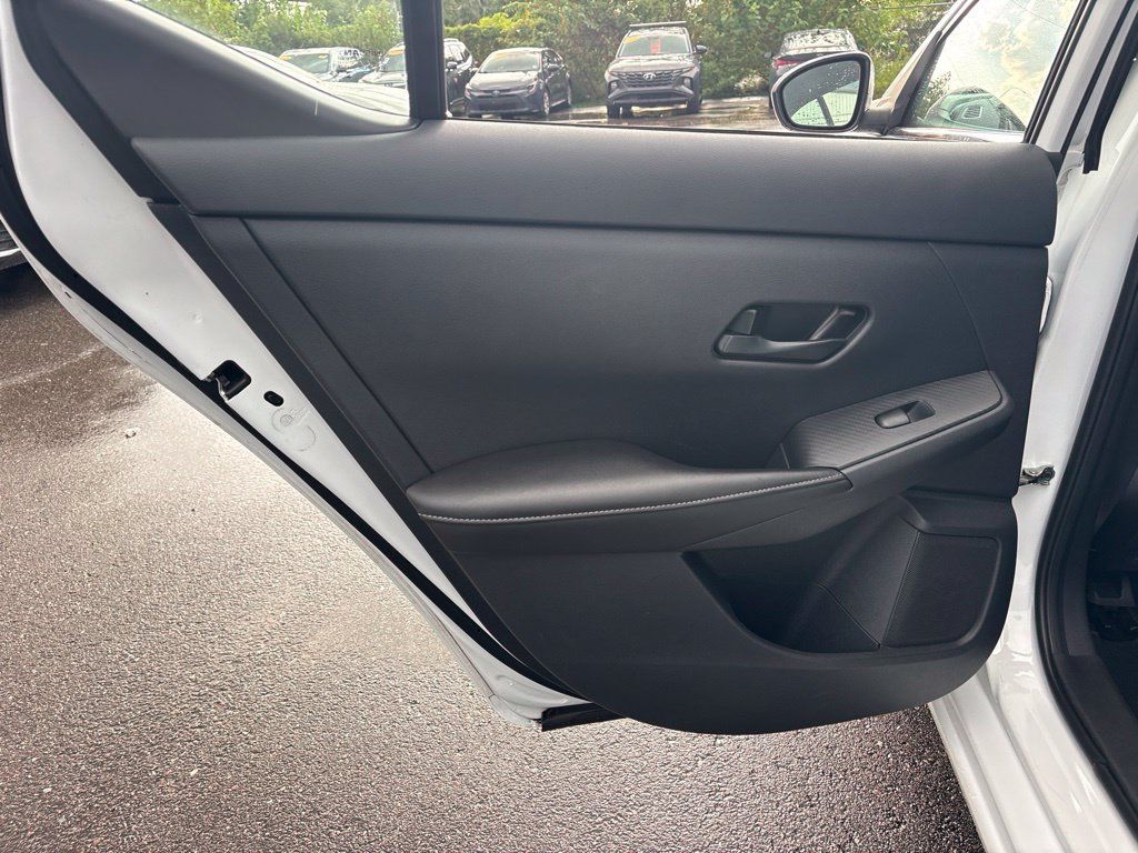 Used 2025 Nissan Sentra SV FWD image 13
