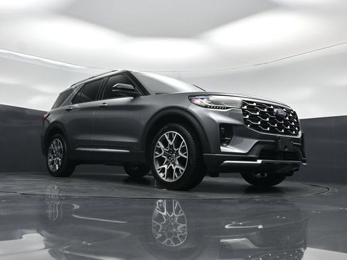 Certified 2025 Ford Explorer Platinum w/ Ultimate Package AWD/4WD image 49
