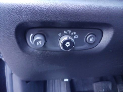 Used 2021 Chevrolet Traverse RS image 36