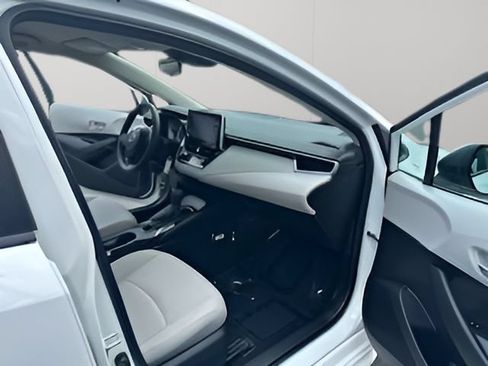 Used 2020 Toyota Corolla LE FWD image 22