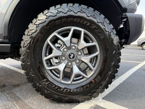 Used 2025 Ford Bronco Badlands image 34