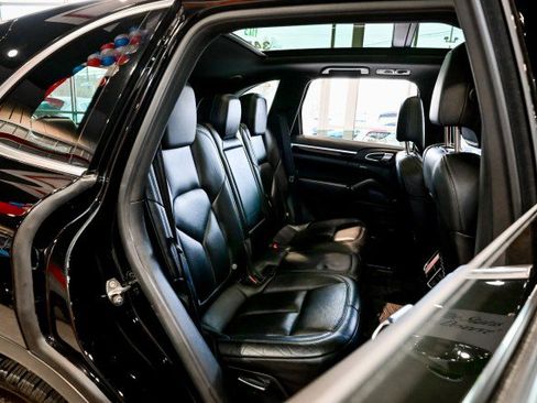 Used 2016 Porsche Cayenne image 23