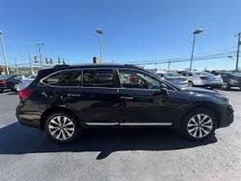 Used 2018 Subaru Outback 3.6R Touring image 4