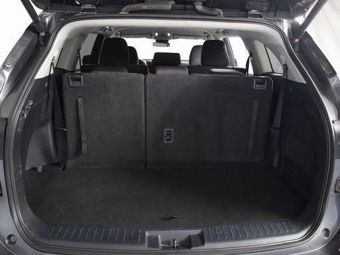 Used 2024 Toyota Highlander LE image 11