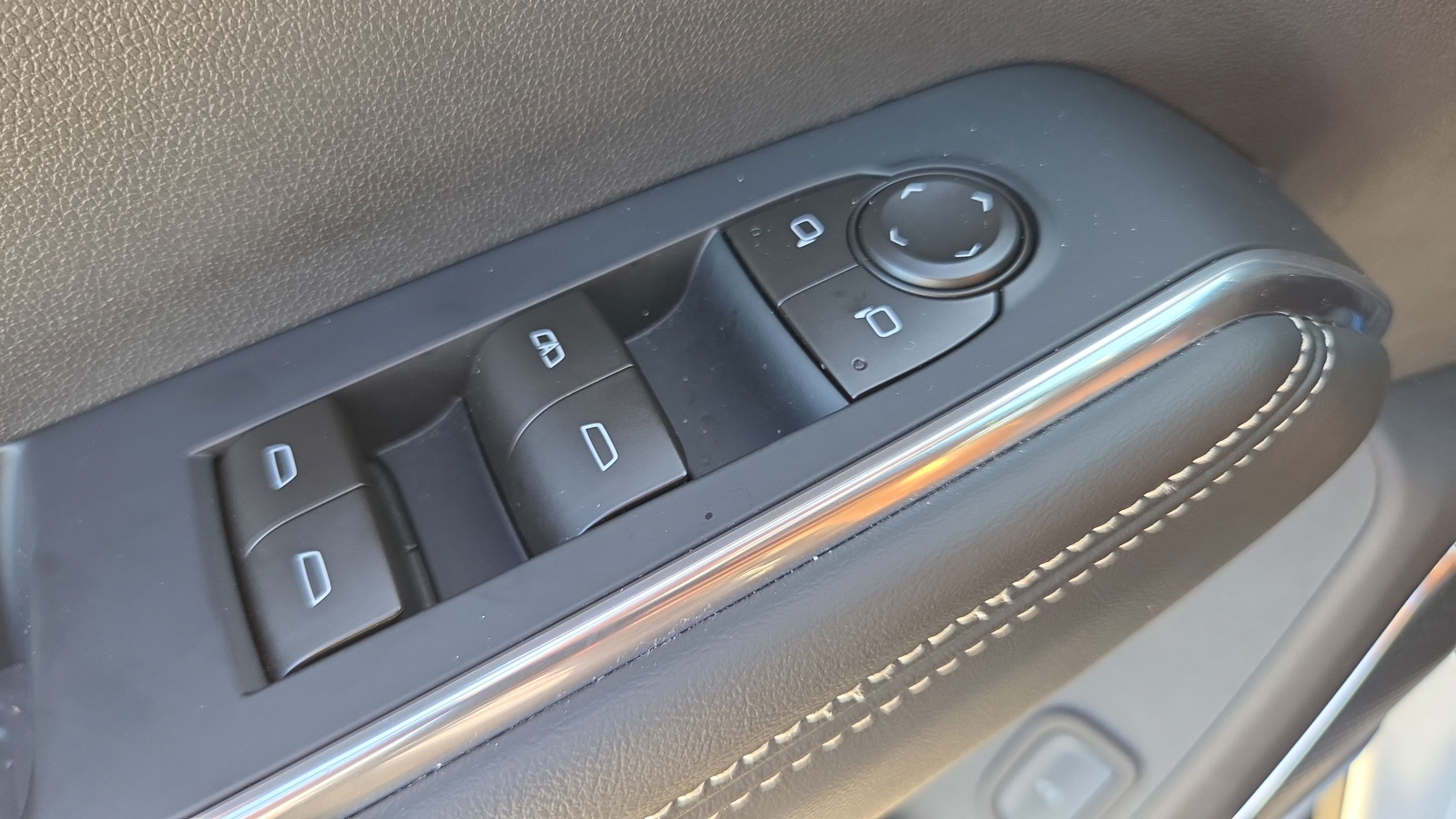 Certified 2026 GMC Acadia Elevation w/ Elevation Premium Package FWD image 27