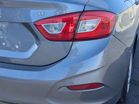 Used 2018 Chevrolet Cruze LT FWD image 5