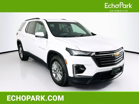 Used 2023 Chevrolet Traverse LT w/ Rear Camera Mirror Package image 1