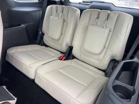 Certified 2019 Ford Explorer Limited w/ Limited Luxury Package image 23
