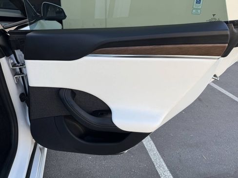 Used 2022 Tesla Model S AWD/4WD image 33